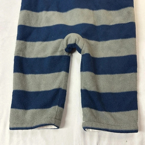 Old Navy - sherpa lined fleece Convertible hooded bunting bag. Size 18-24 months - Picture 3 of 3